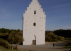 PICT2344  Kyrkan Sct. Laurentii ligger ca 5 km sydväst om centrala Skagen. Den byggdes troligen på 1300-talet, men idag syns bara kyrktornet. Resten av kyrkan ligger begravd i sanddynerna : Danmark